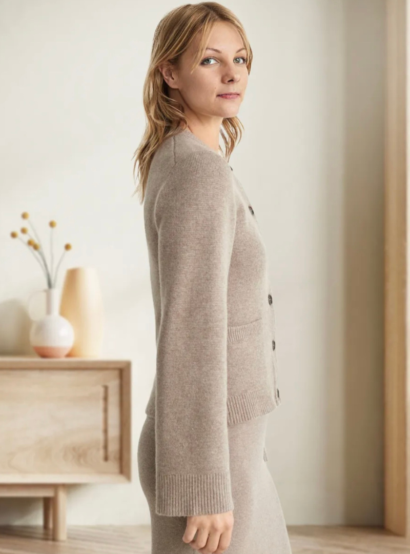 ÉLISÉ – Zachte Knopen Cardigan voor Elke Dag Elegantie